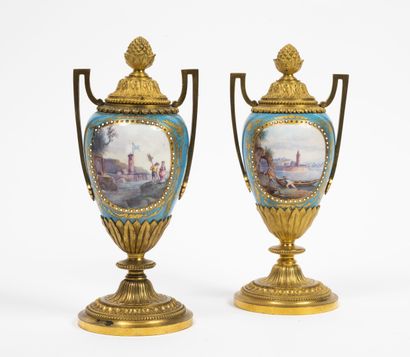 FRANCE, fin du XIXème ou début du XXème siècle Pair of covered baluster vases on...