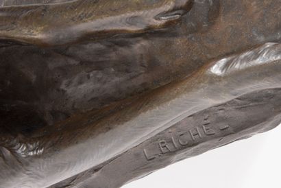 D'après Louis RICHE (1877-1949) Berger allemand. 

Epreuve en bronze à patine brune....