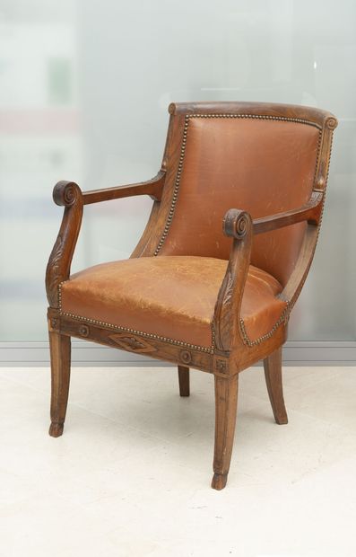 FRANCE, Province, XIXème siècle Paire de fauteuils en gondole à dossier cintré en...
