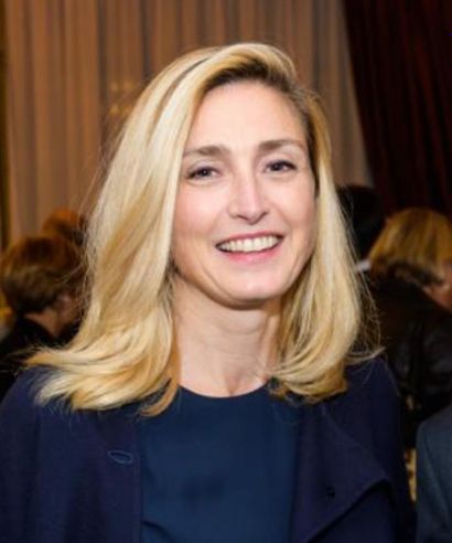 Un petit-déjeuner avec Julie Gayet au Café de Flore 
Cinema, women's rights, LGBTQ+...