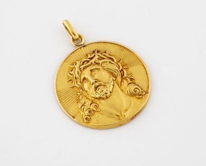 null Yellow gold (750) hollow pendant with Christ wearing the crown of thorns. 

Weight...