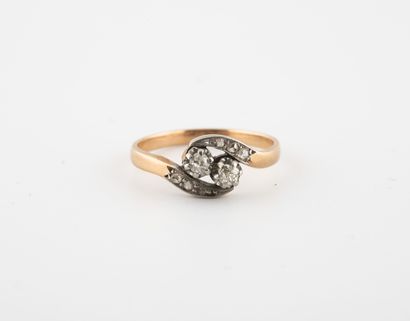 null Yellow and white gold (750) ring set with old and rose-cut diamonds. 

Gross...