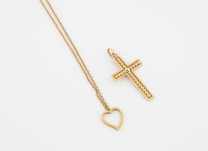 null Yellow gold (750) necklace with a heart pendant. 

Length : 40 cm. 

ATTACHED...