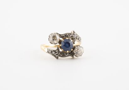 null Yellow gold (750) and platinum (850) ring centered on a round faceted synthetic...