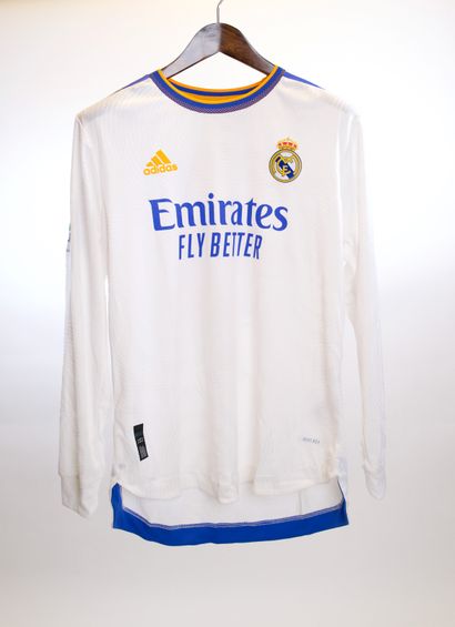 Karim Benzema 
Karim Benzema's Real Madrid Home 2021-22 match shirt - Size L

This...