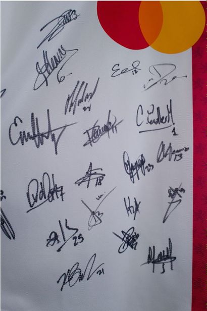 Team Orange Football 
Maillot addias Home 2021/22 signé par toutes les joueuses de...