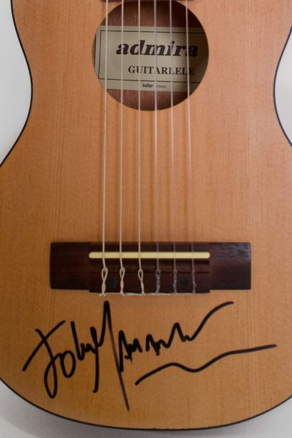 John Mamman 
Guitar signed by John Mamman

Dimensions: 22.5cm x 70cm
