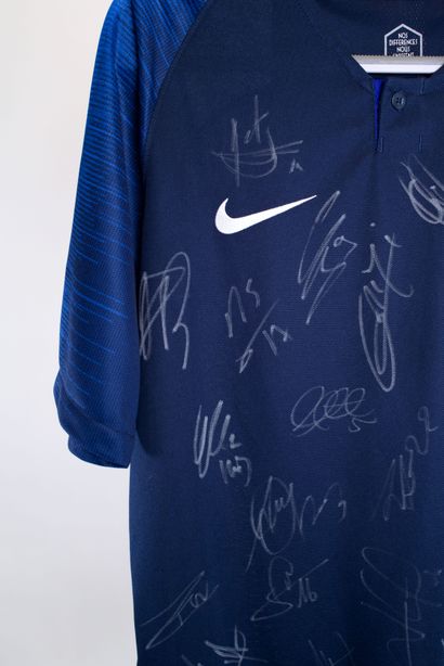 Équipe de France 
Maillot Home 2018 de l’équipe de France signé par tous les champions...