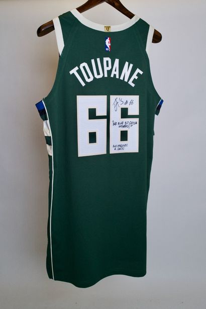 Axel Toupane 
Maillot Nike Milwaukee Bucks 2020/21 signé par Axel Toupane, Champion...