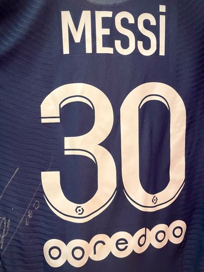 Lionel MESSI 
PSG Home 2021-22 match shirt signed by Lionel Messi - Size M

This...