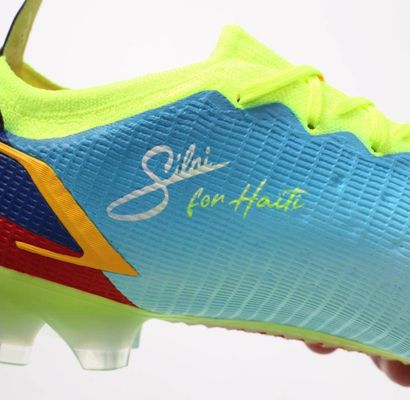 Silni, Julien Silvestrini Paire de crampons Nike customisée aux couleurs d’Haiti...