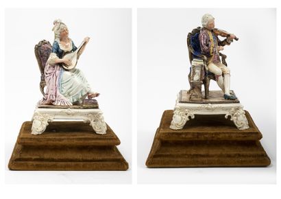 ROYAL DUX, BOHEMIA Lot including :

- Violinist.

- The lute player. 

Two groups...