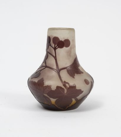 ÉTABLISSEMENTS GALLÉ Small vase with flat bottom, swollen body and straight neck.

Proof...