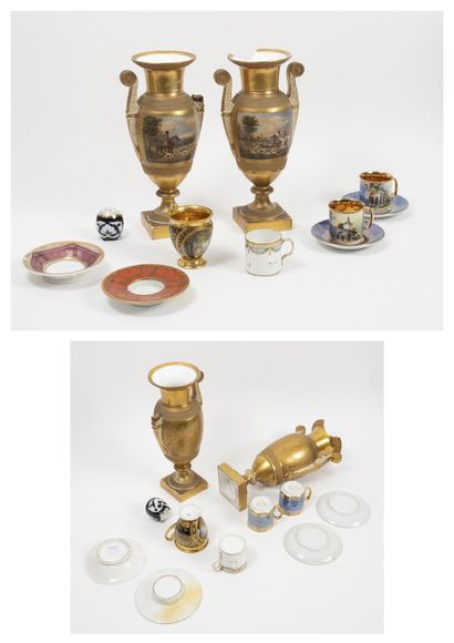 FRANCE, XIXème-XXème siècles Lot de onze pièces en porcelaine : 
- paire de vases...