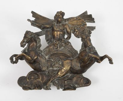 null Le char d'Apollon. 

Élément en haut relief, en bronze patiné. 

Fin du XIXème...