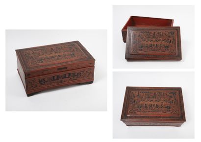 BIRMANIE Boîte rectangulaire en bois laqué rouge à

décor de scènes animées de personnages.

10...