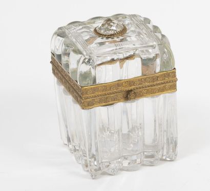 null Colorless glass inkwell with gilded metal frame decorated with foliage. 

11...