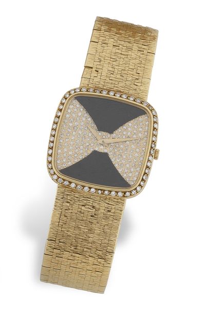 PIAGET Men's wristwatch in gold (750). 

Dial decorated with onyx motifs and a diamond...