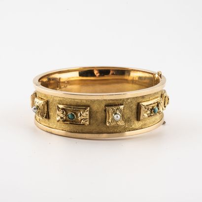 null Bracelet jonc rigide ouvrant en or jaune (750) à décor de petits cabochons de...