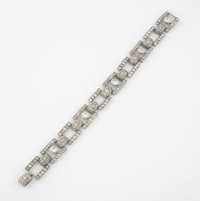 null 
Bracelet articulé en platine (850) à maillons ajourés rectangulaires centrés...