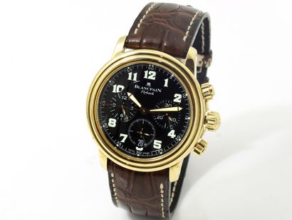 BLANCPAIN ''LEMAN FLYBACK'' N°285 
Chronograph watch in gold (750).

Black 3-counter...