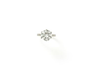 null Bague solitaire en platine (850), ornée d'un diamant rond brillanté en serti...