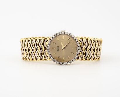 PIAGET Montre bracelet de dame 2 tons d'or (750). 

Cadran doré rayonnant avec index...