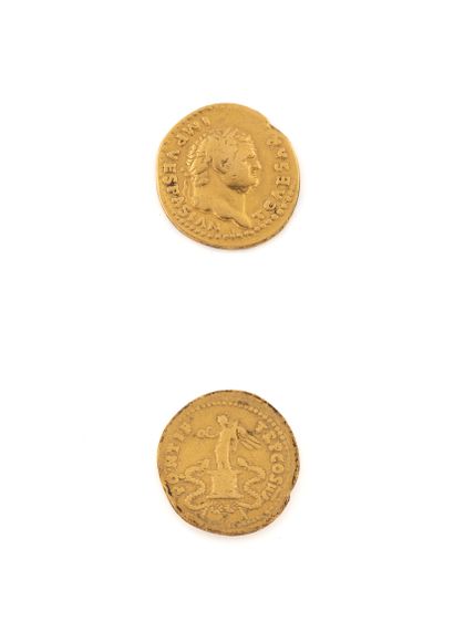 TITUS ( 79-81) 
Auréus. 7,03 g.

Sa tête laurée à droite. 

R/ Victoire tenant une...