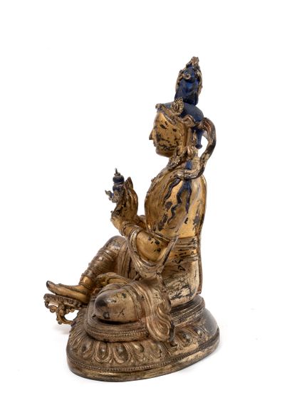 CHINE - époque Qianlong (1736-1795) Importante statue. En bronze laqué or de bodhisattva...