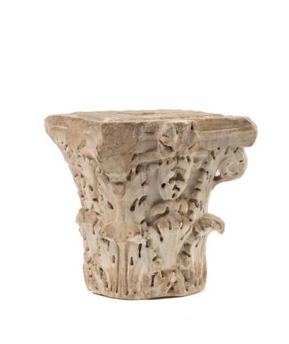 null Small Corinthian capital with two rows of acanthus leaves.
Beige marble.
Small...