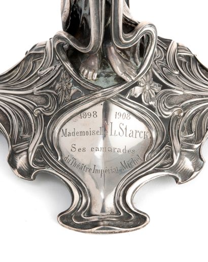 RUSSIE Silver centerpiece 84 zolotniks (875 thousandths) embossed and chased in the...