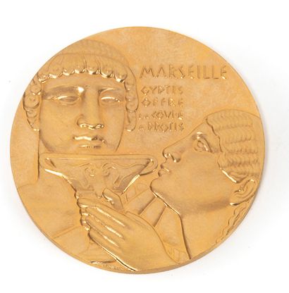 null FRANCE
Médaille en or (920).
Av. Fondation de Marseille, Gyptis offre la coupe...