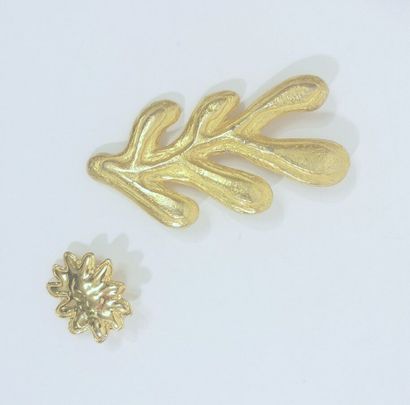 Edouard RAMBAUD Set of two gilt metal brooches, one with a leaf design, the other...