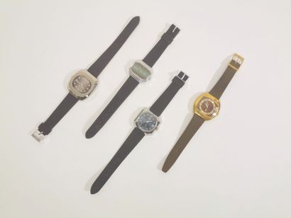 Lot of four men's wrist watches : 
- EDOX...