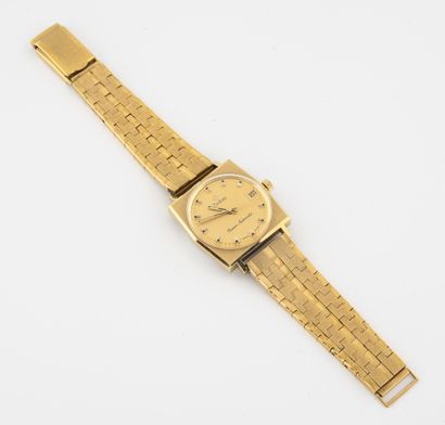 ZODIAC Men's wristwatch in steel and gilded metal. 
Barrel case. 
Dial with gilt...