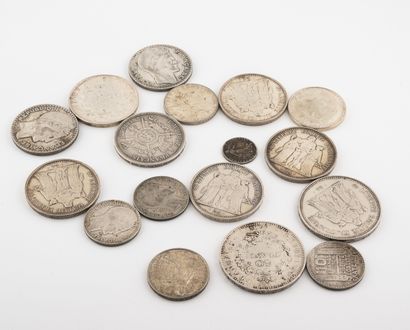null Lot de pièces diverses en argent (min.800) notamment 50, 10 francs... 

Poids...