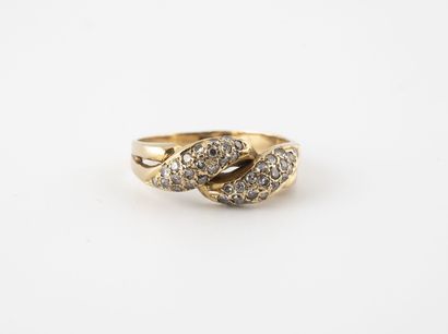 null Bague en or jaune (750) torsadée ornée de petits diamants de taille huit-huit...