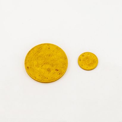 JAPON Lot de deux pièces Yen en or. 

Poids total : 18.3 g. 

Rayures d'usage.