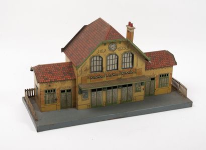 JEP Station big model.

In lithographed sheet metal.

Spread O.

25 x 46 cm.

Scratches...