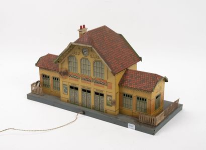 JEP Station big model. 
In lithographed sheet metal. 
Spread O. 
25 x 46 cm. 
Scratches...