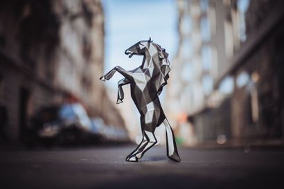 Sculpture "cheval gris " de Richard Orlinski Sculpture cheval gris de Richard Orlinski,...