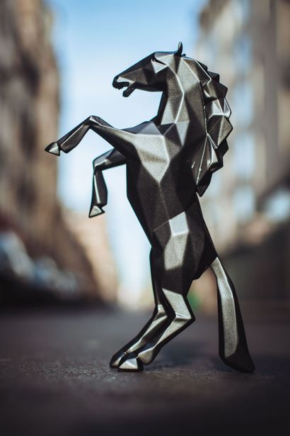Sculpture "cheval gris " de Richard Orlinski Sculpture cheval gris de Richard Orlinski,...