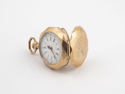  Yellow gold collar watch (750) 
Back cover with numbers. 
White enamelled dial,...