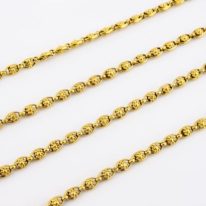  Yellow gold (750) watch chain with flowery fancy mesh. 
Weight : 34.8 g. - Length...