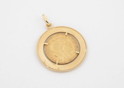 null Yellow gold pendant (750) holding a 20 francs gold coin, IIIrd republic, 1909....