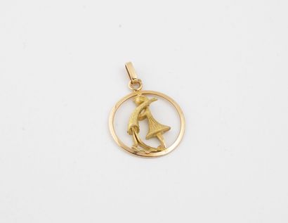  Pendant in yellow gold (750) polished or textured of circular openwork shape stylizing...