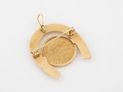 null Broche pendentif fer à cheval en or jaune (750) retenant une pièce de 20 francs...