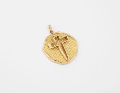 Yellow gold (750) pendant of irregular circular...