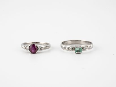  Two rings in white gold (750) set with colored stones (oval ruby or square emerald)...