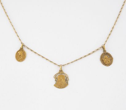 null Necklace in yellow gold (750) with fancy mesh, holding three religious medals....